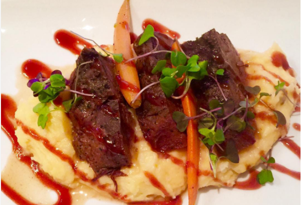 The 7 Best Places to Eat and Drink in Epcot