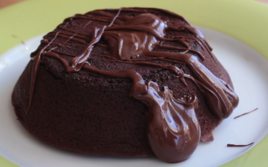 This Vegan Chocolate Lava Cake REcipe Is For Die Hard Sweet Tooths