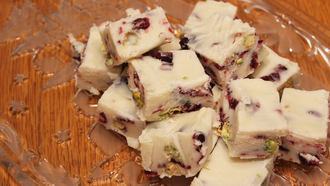 This Cranberry Pistachio White Chocolate Fudge Is Pure Holiday Joy