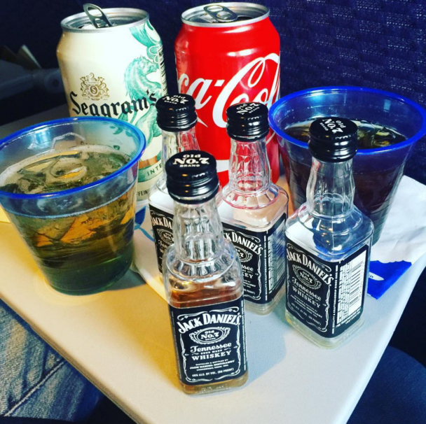 7 Simple Cocktails You Can Make on an Airplane