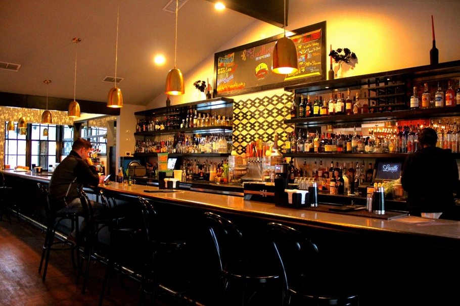 6 Best Hidden Bars in Austin and How to Find Them