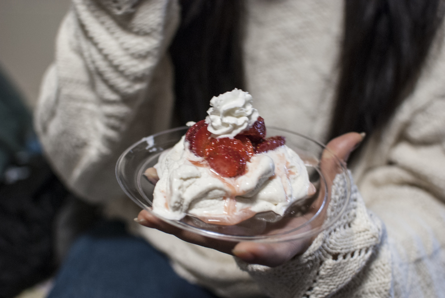 cream, ice, whipped cream, strawberry, chocolate, ice cream