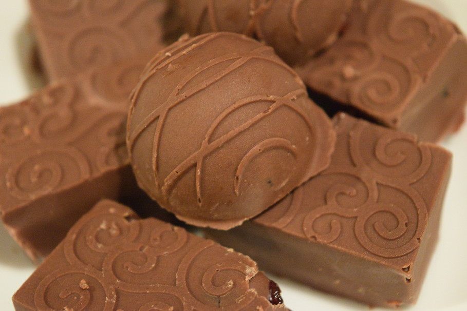 sweetmeat, cream, goody, milk chocolate, sweet, candy, milk, chocolate