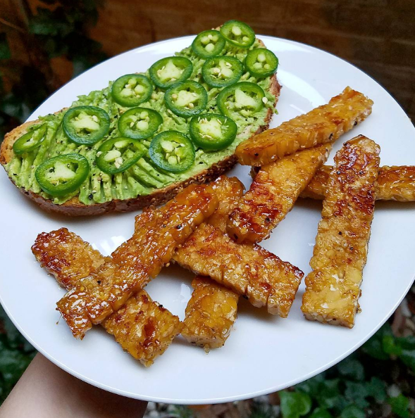 7 Vegetarian Bacon Alternatives That Actually Taste Good