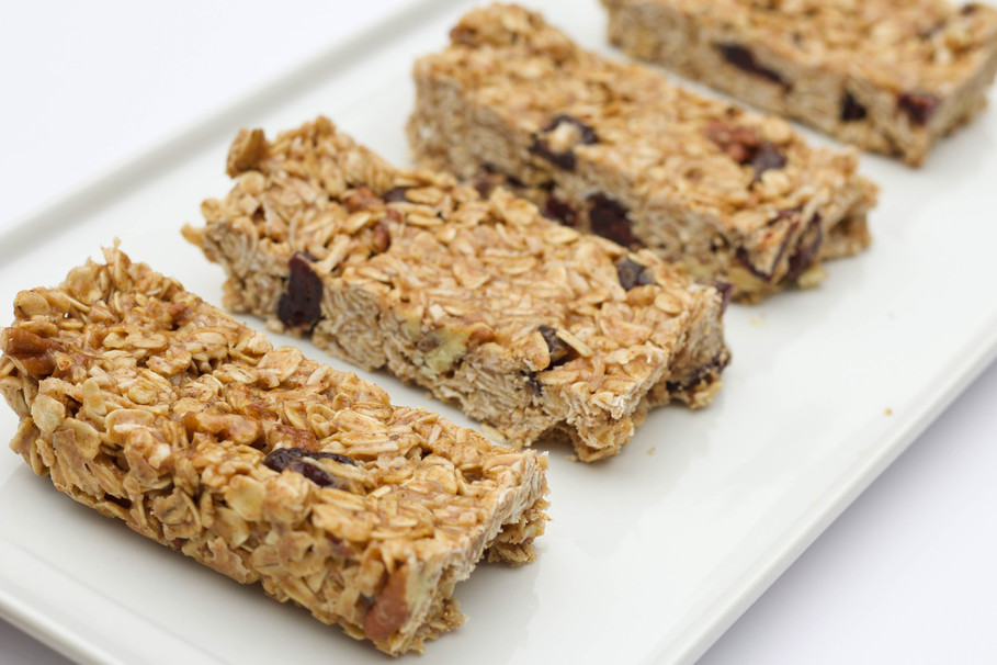 oat, granola bar, cake, pastry, granola, chocolate, muesli, candy, cereal, sweet