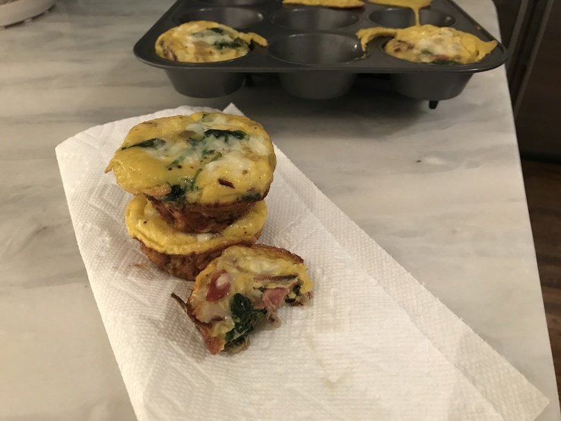 pizza, egg, cheddar, cheese, spinach, bacon