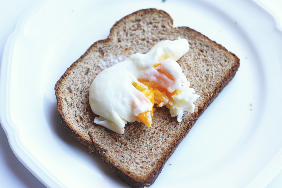 This Microwave Poached Egg Is the Ultimate Protein Hack