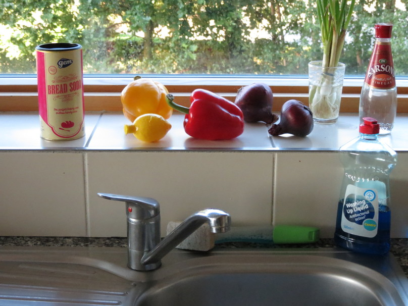 How to Freshen Up Your Smelly Kitchen Sink in 4 Steps