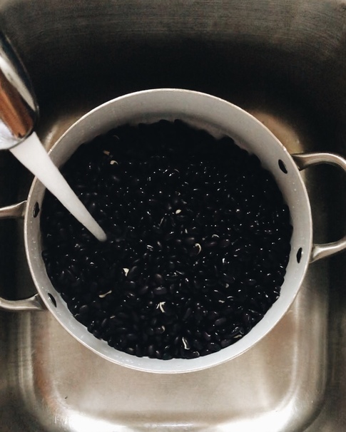 How to Cook Dried Beans: A Slow Cooker Black Bean Recipe