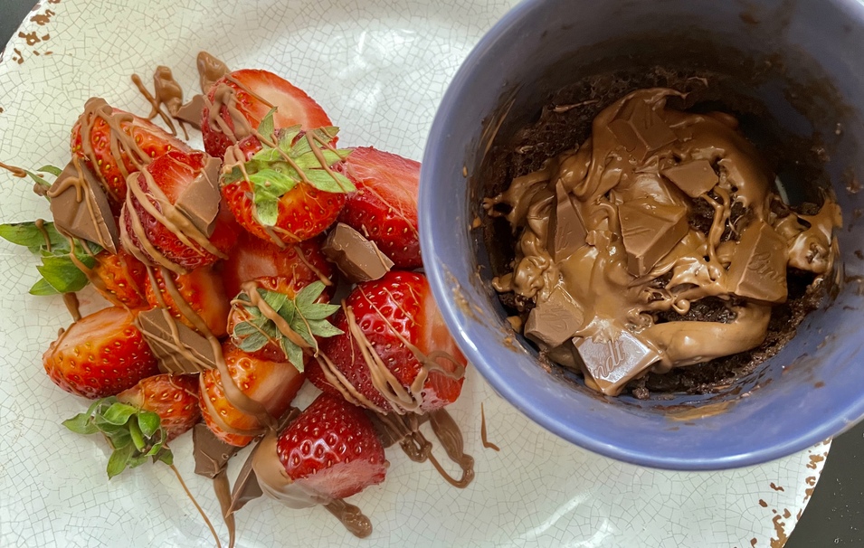 2 Easy Desserts You Can Make in Your Dorm Room