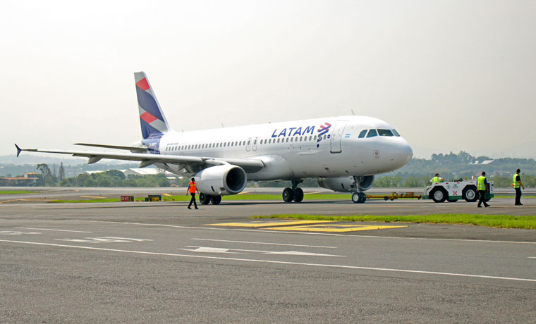 Utilidad de LATAM Airlines habría caído 30% en primer trimestre