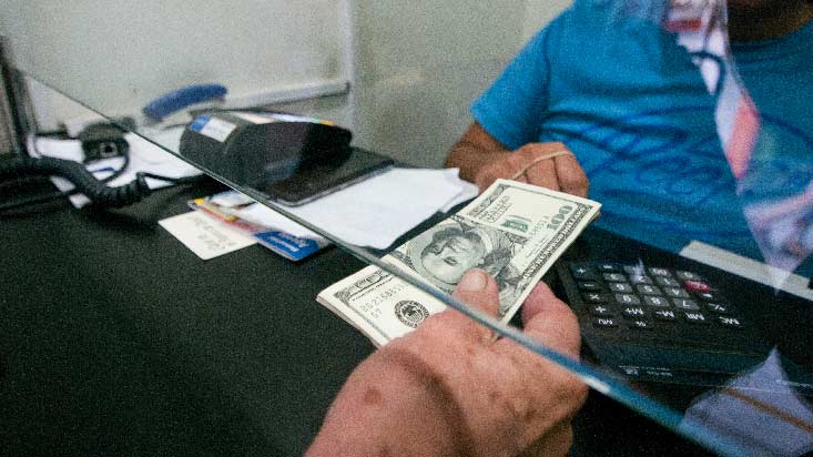 Tipo de cambio rompió tendencia y subió a S/.3.246