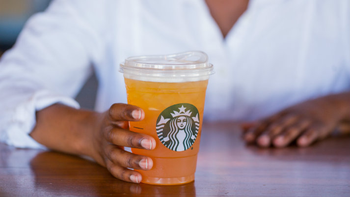 299343-starbucks-apunta-a-eliminar-sorbetes-de-plastico-al-2020-en-todas-sus-tiendas