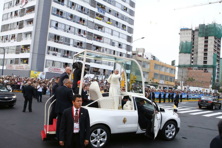 Papa Francisco está en el Perú, hoy llega a Puerto Maldonado