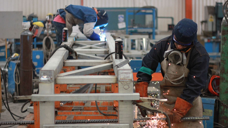 Empresas de manufactura y comercio podrán adecuarse a normas ambientales hasta junio