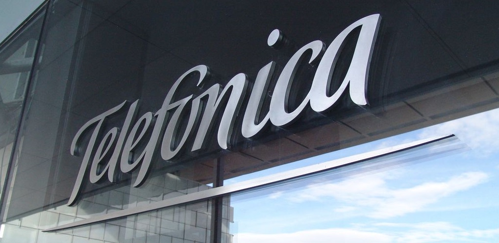 Fitch mantuvo la calificación de Telefónica en 'BBB' con perspectiva estable