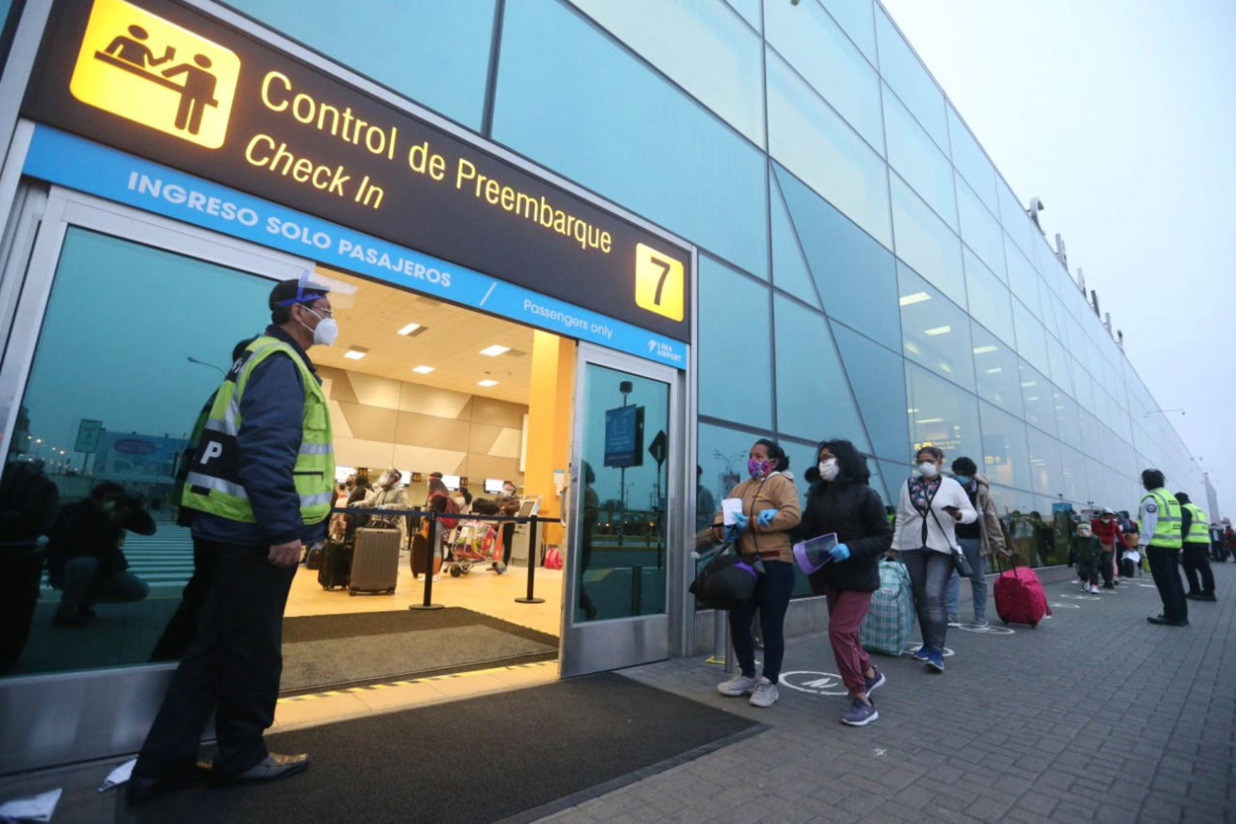 vuelos-internacionales-desde-brasil-y-europa-seguiran-suspendidos-hasta-fines-de-febrero