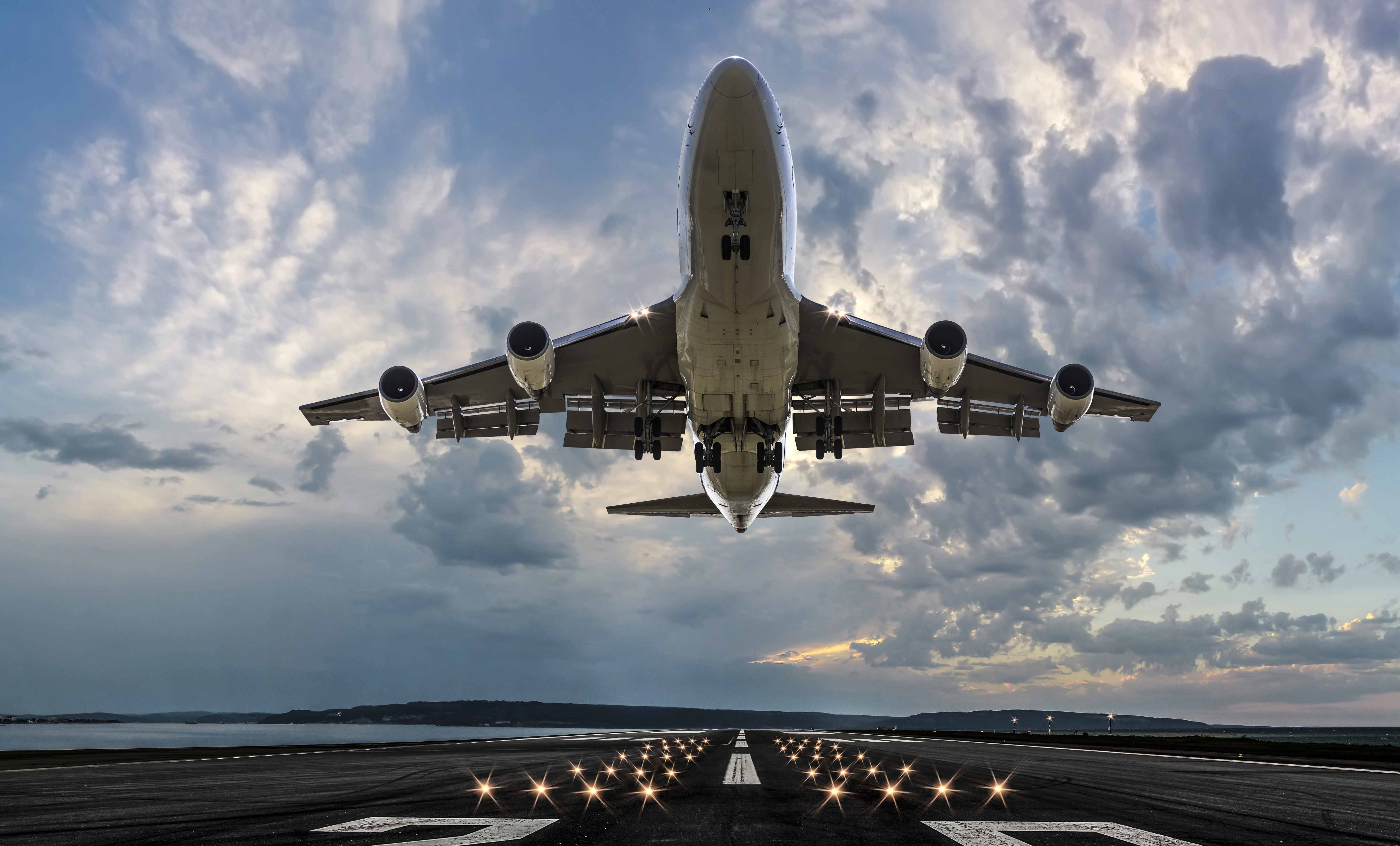 ejecutivo-reanudo-vuelos-internacionales-de-mas-de-ocho-horas-con-excepciones