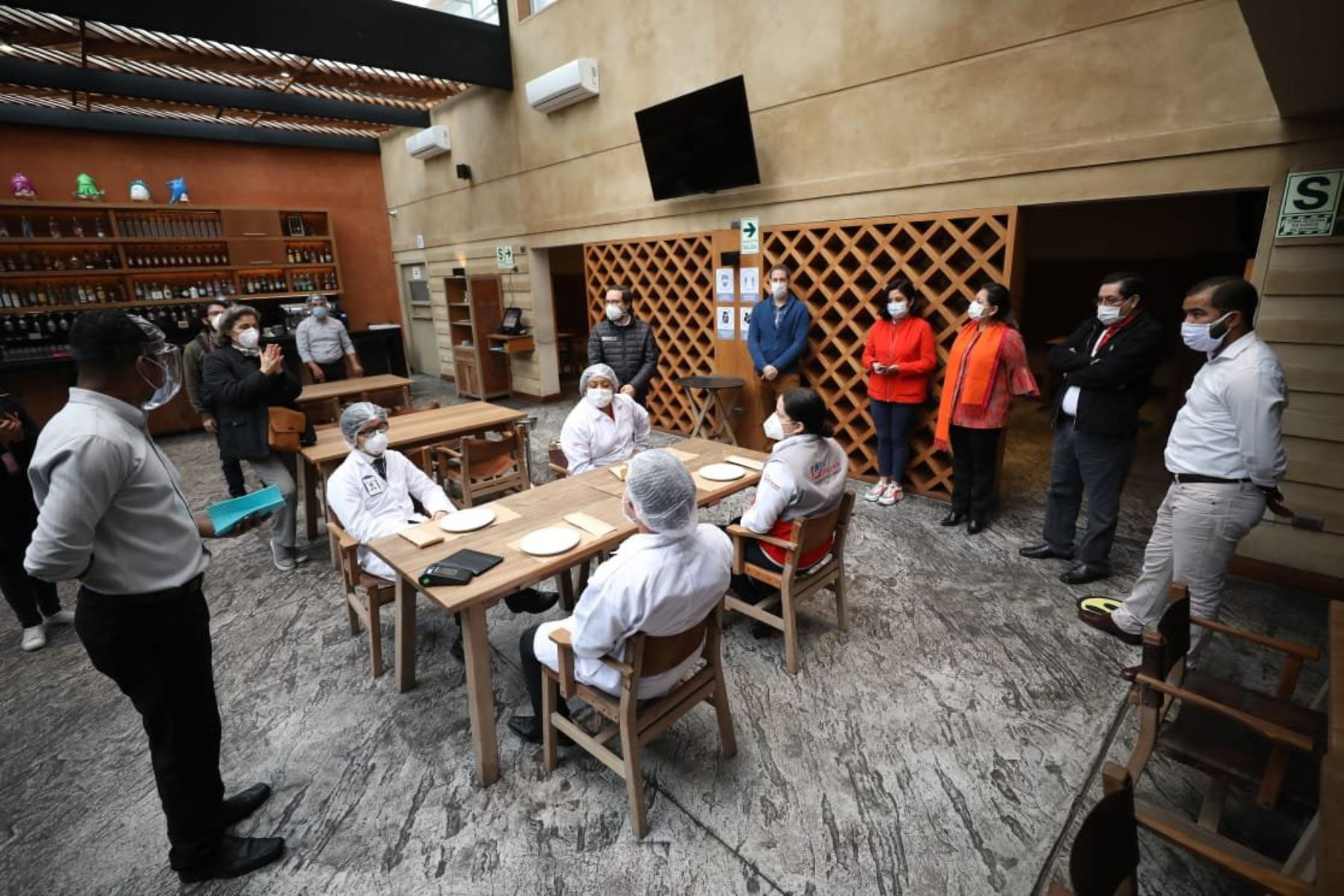 restaurantes-con-espacios-al-aire-libre-van-a-poder-operar-sin-restricciones-de-aforo