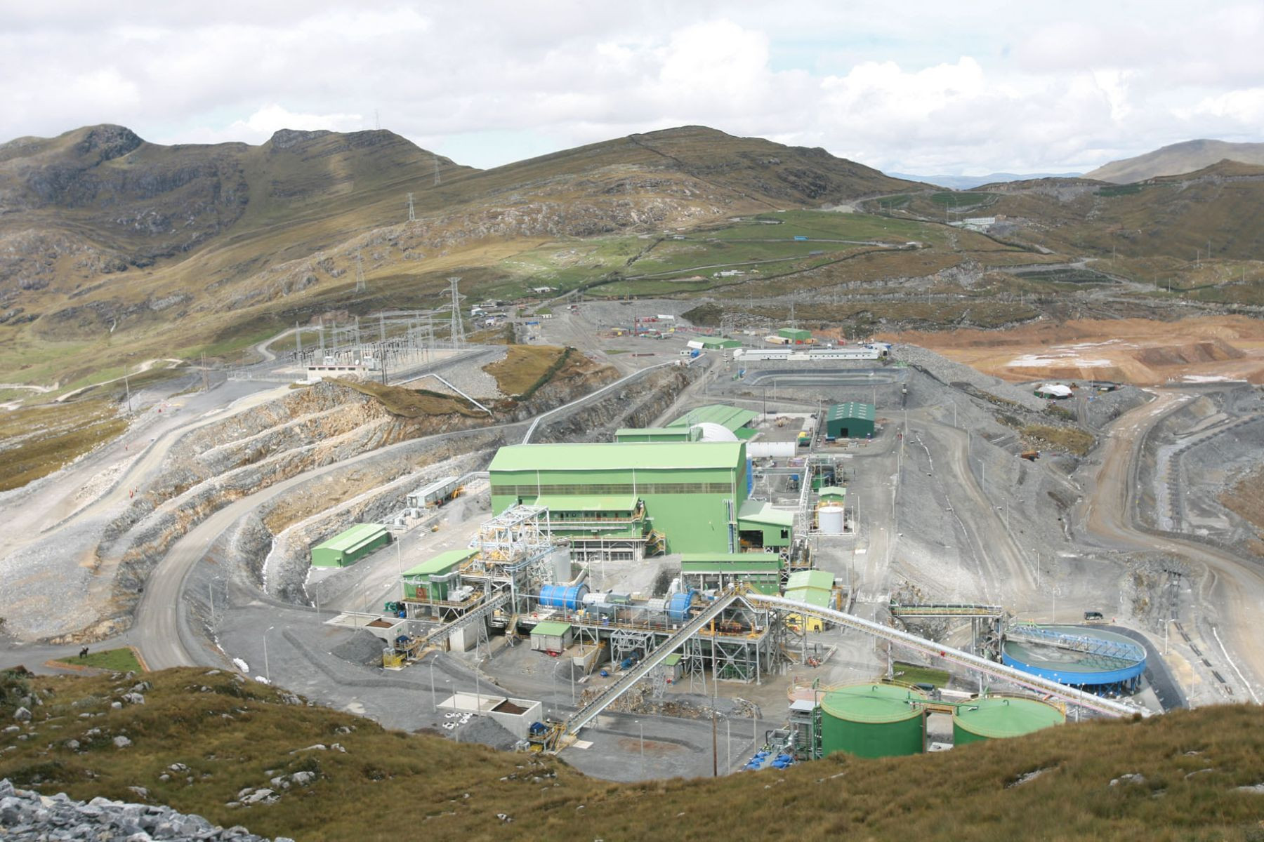 candente-copper-y-gold-fields-firman-acuerdo-por-el-proyecto-minero-arikepay