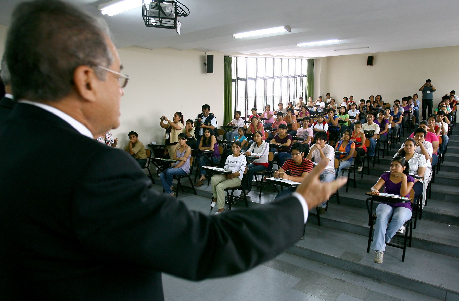 congreso-amplia-plazos-para-que-docentes-de-educacion-superior-obtengan-grados-academicos