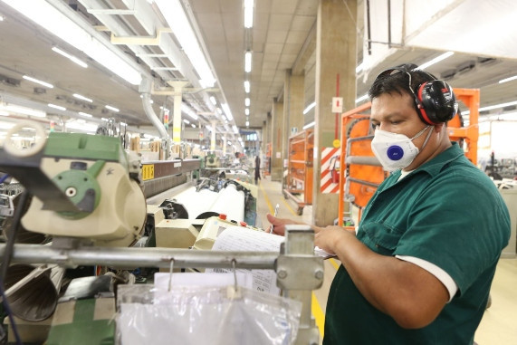 inei-entre-febrero-y-abril-empleo-adecuado-avanzo-411-pero-continuo-por-debajo-del-nivel-prepandemia