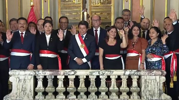 pedro-castillo-tomo-juramento-a-los-ministros-del-gabinete-que-encabeza-betssy-chavez