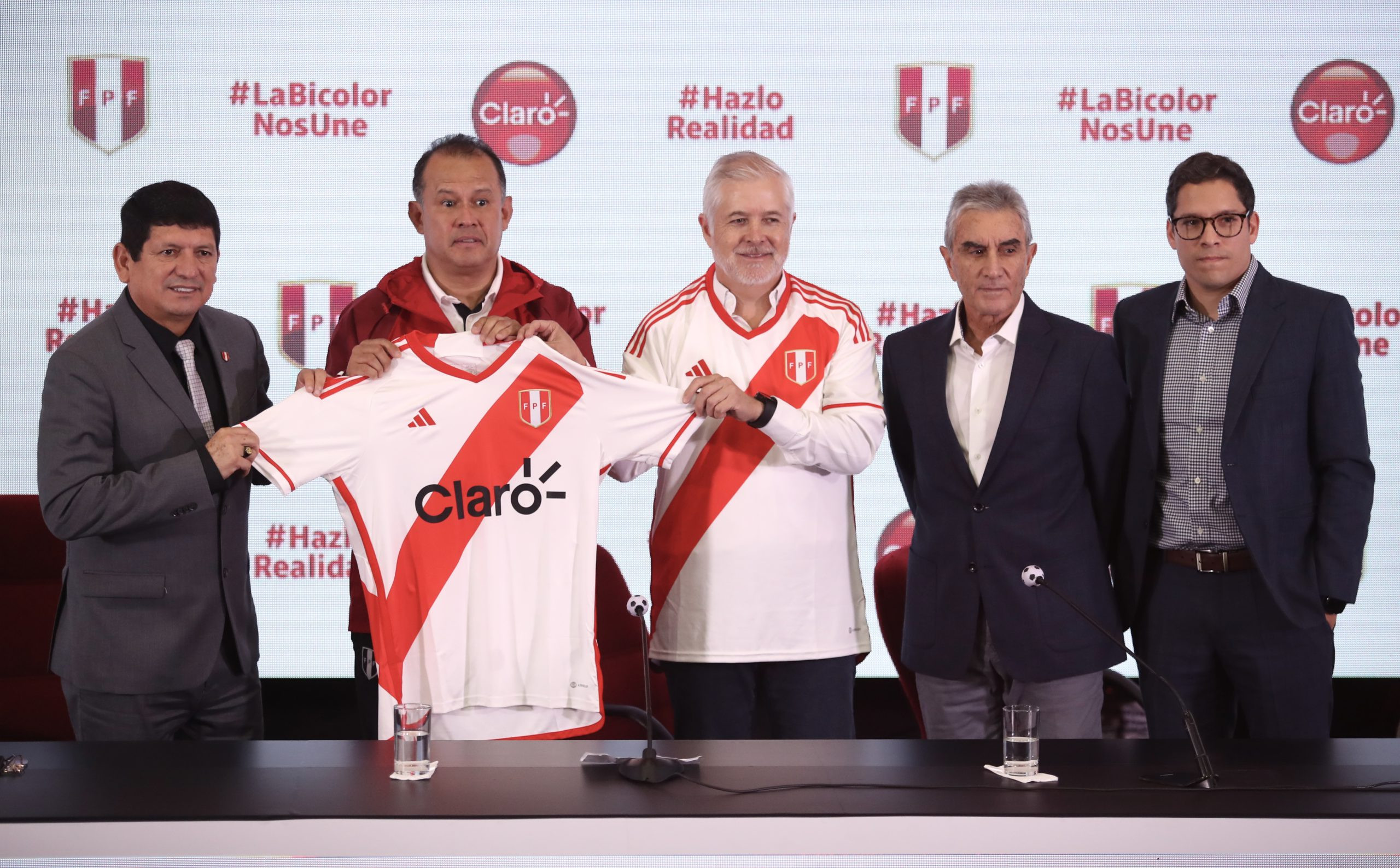 claro-se-convirtio-en-el-nuevo-auspiciador-de-las-selecciones-peruanas-de-futbol-tras-salida-de-movistar