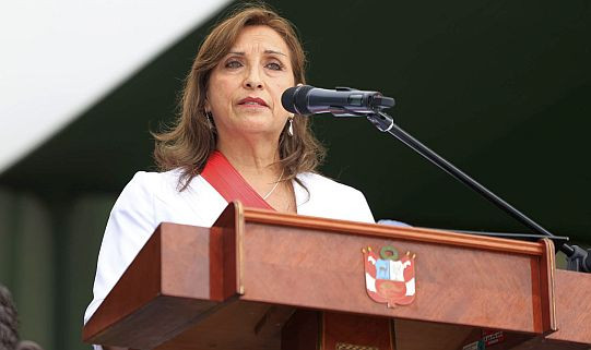 dina-boluarte-denuncian-plagio-en-libro-donde-figura-como-coautora