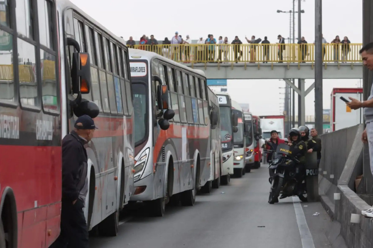 paro-de-transportistas-presidenta-dina-boluarte-critica-medida-de-fuerza-y-pide-no-abrir-mensajes-para-evitar-extorsiones