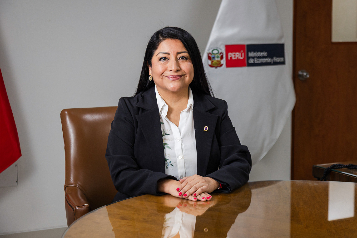 <p>Denisse Miralles, nueva titular del MEF: “No vamos a permitir que se hipoteque el país de ninguna manera”</p>