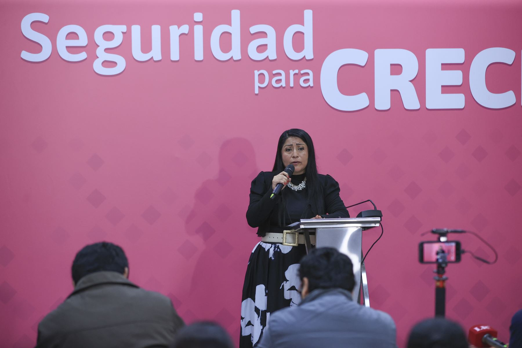 <p>MEF anunció <em>shock</em> de desburocratización y medidas para ahorrar S/1,200 millones</p>