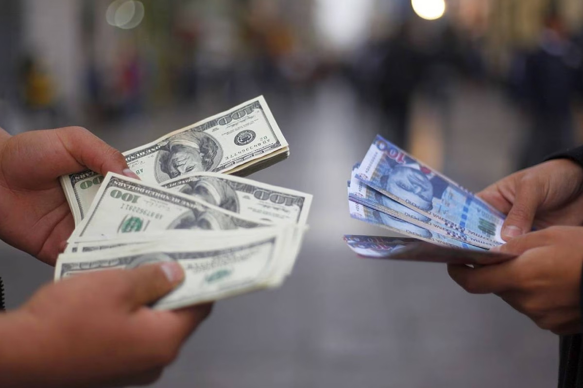 tipo-de-cambio-agentes-economicos-ajustan-a-la-baja-su-proyeccion-del-dolar-y-preven-cierre-de-entre-s340-y-s350-para-2025