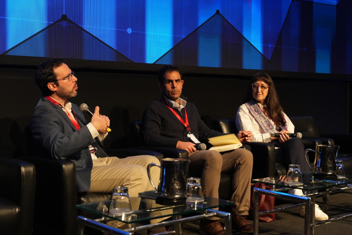 peru-en-el-2026-expertos-alertaron-sobre-la-amenaza-de-la-ilegalidad-y-los-retos-electorales