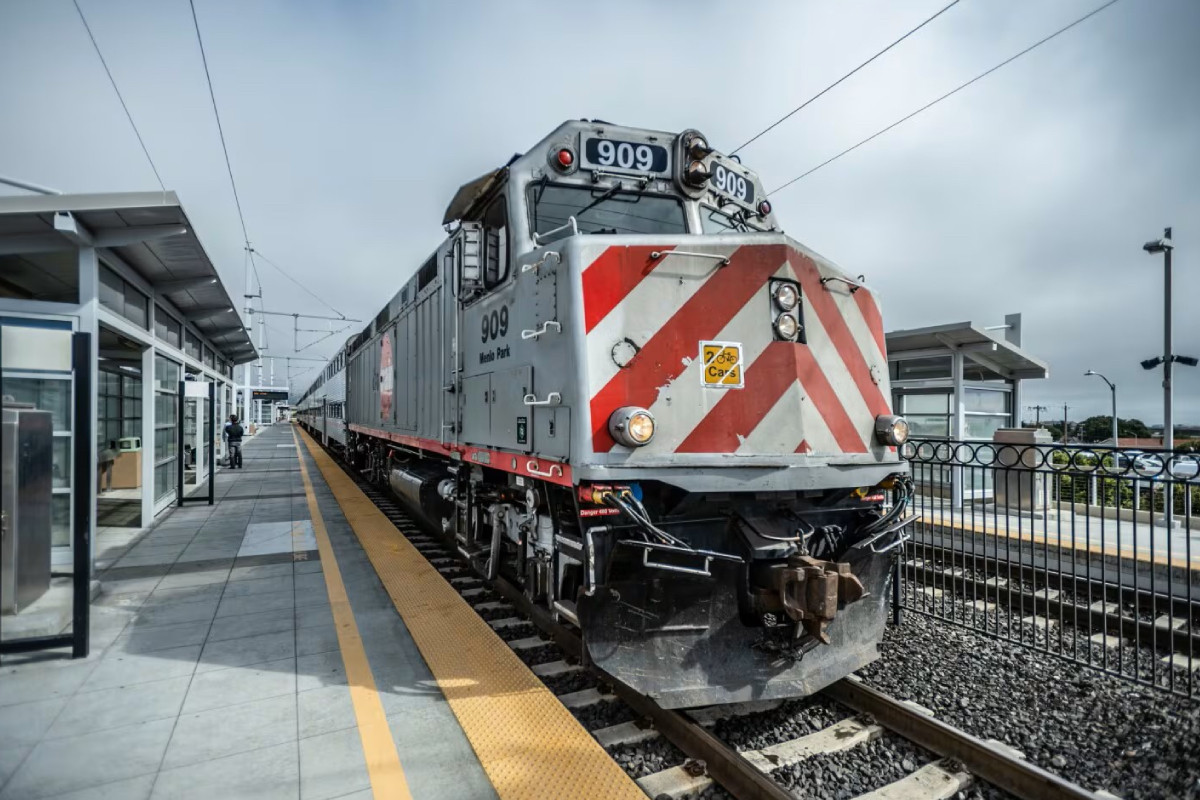 proinversion-asumira-la-asistencia-tecnica-del-tren-de-cercanias-limachosica
