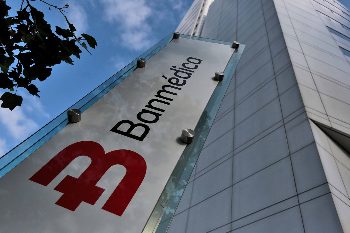 Firma brasileña se adelanta a Auna y adquiere los activos de Banmédica en Chile y Colombia