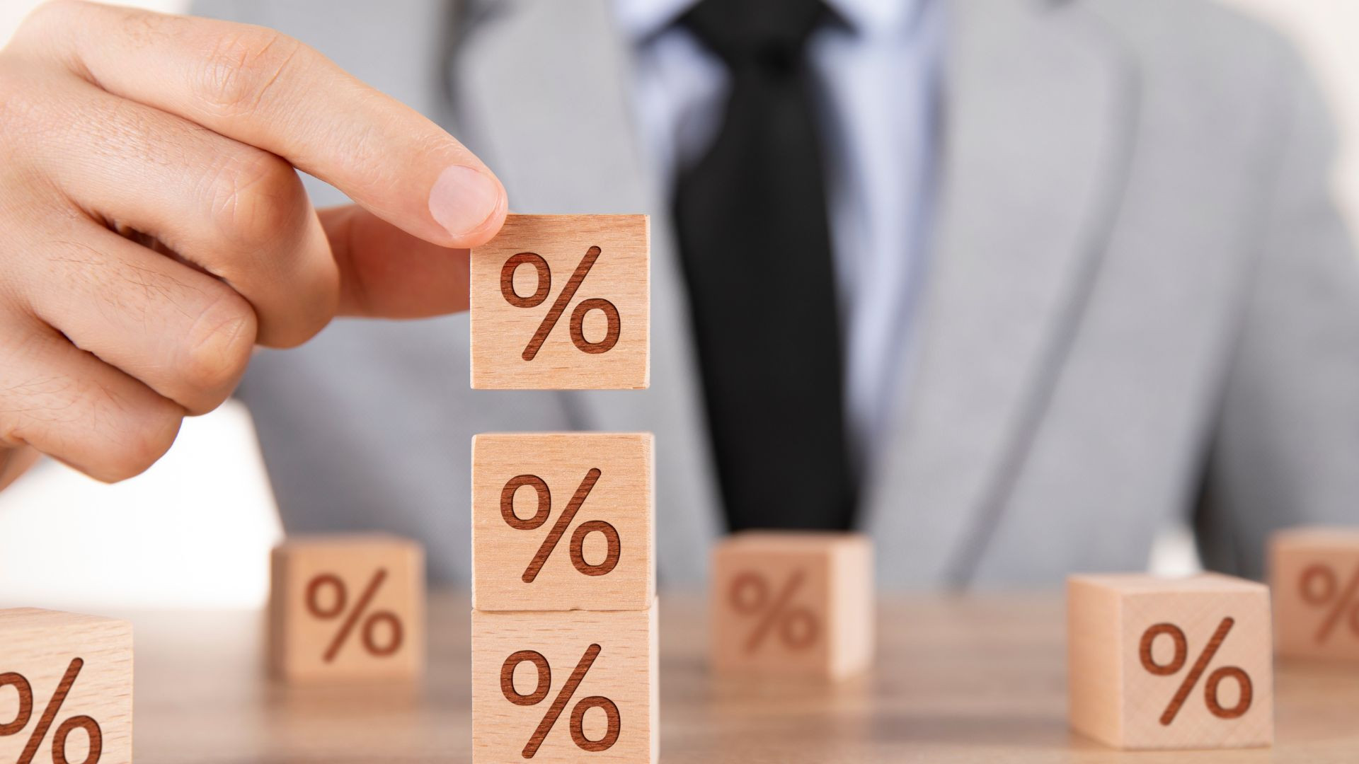 <p>Cuentas de ahorro: las razones que han despertado una fuerte competencia entre los bancos</p>