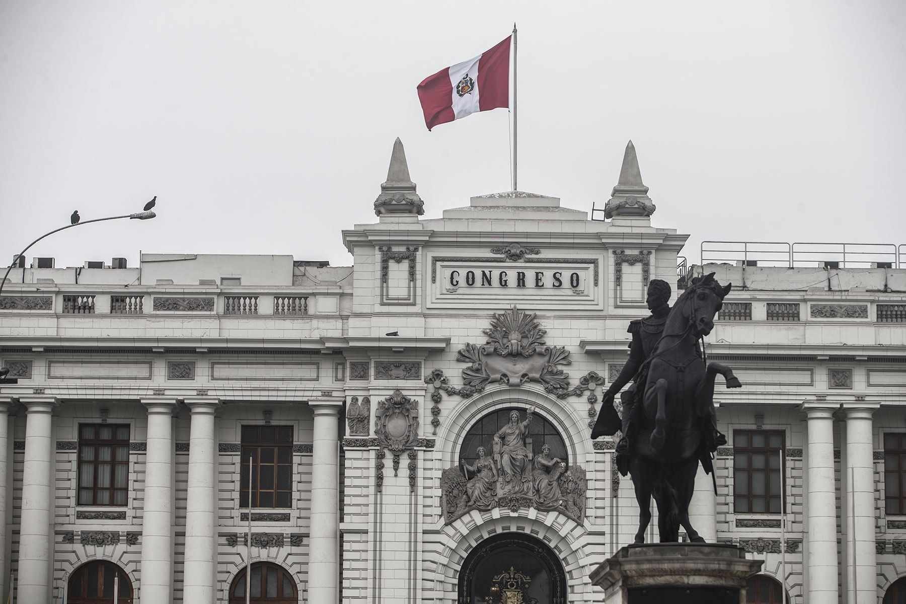 <p>[Editorial] Presos de la ilegalidad</p>