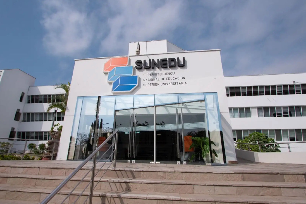 sunedu-manuel-castillo-renuncio-a-la-jefatura-de-la-institucion