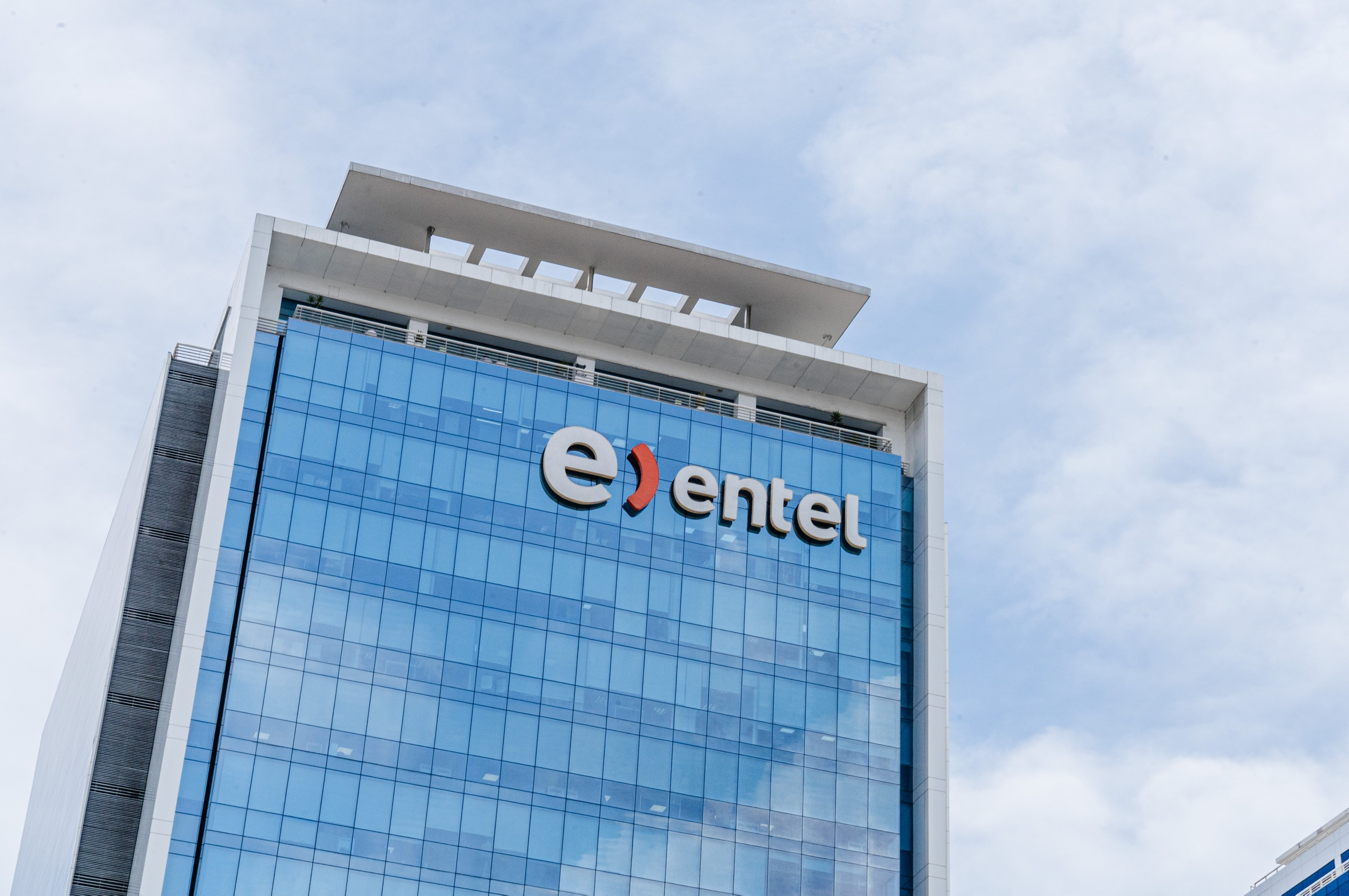 <p>Entel se mete de lleno a la fibra</p>