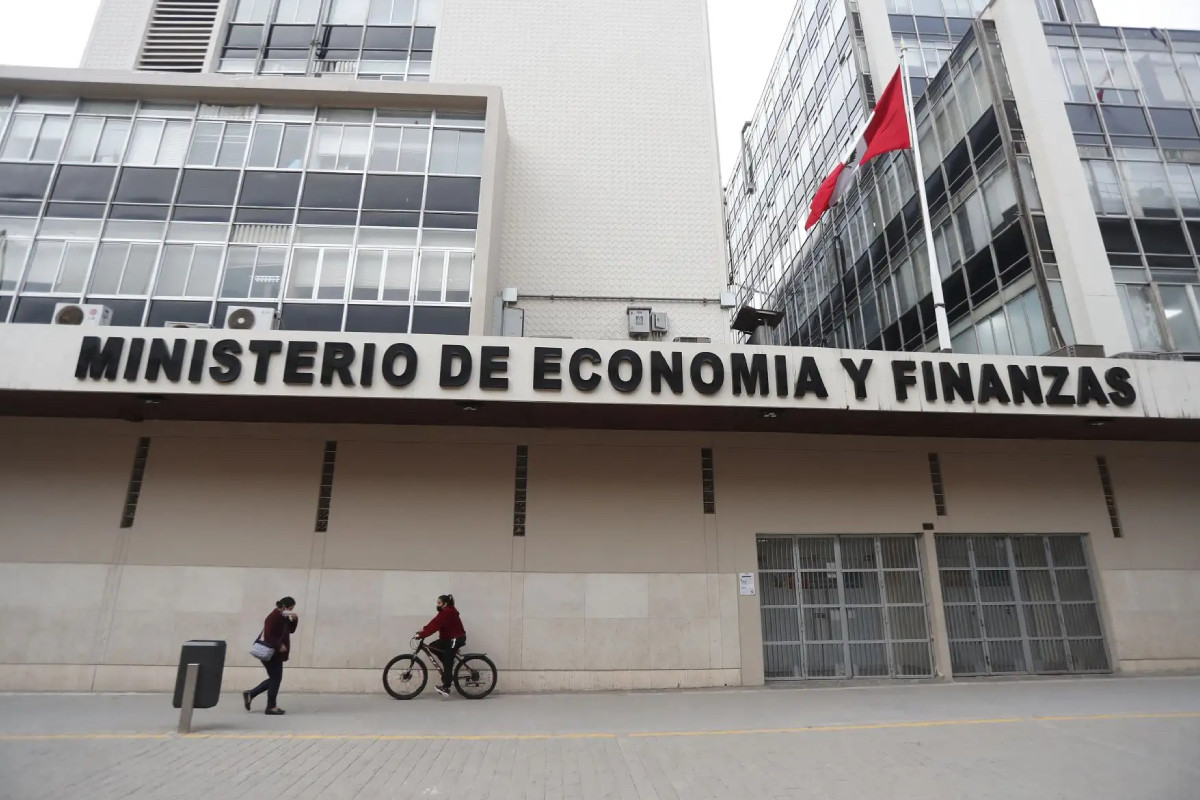 <p>Déficit fiscal: A un mes del cierre del 2025, el déficit fiscal continúa en 2.3% del PBI</p>