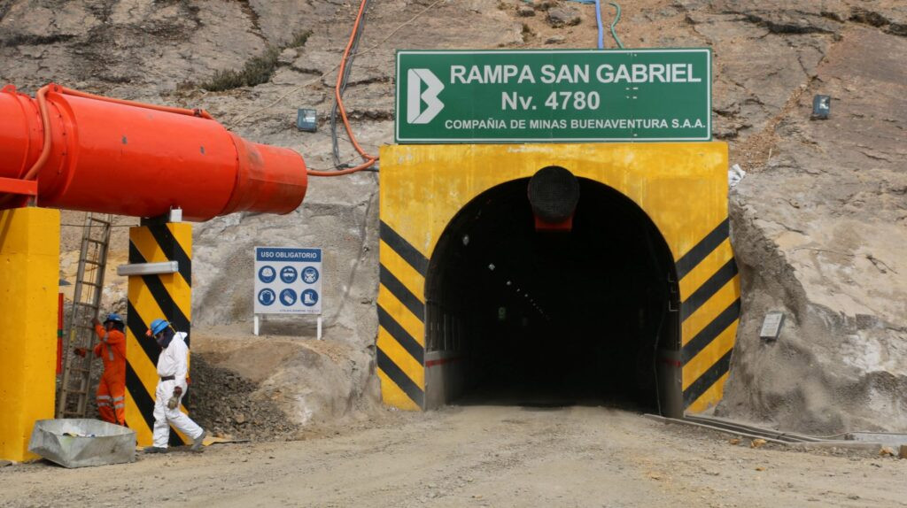 buenaventura-proyecto-san-gabriel-entro-en-fase-clave-tras-producir-su-primera-barra-de-oro