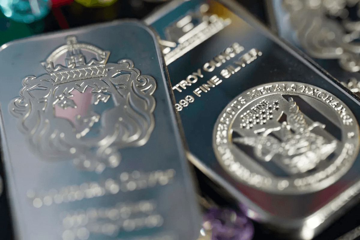 <p>Goldman Sachs anticipa alta volatilidad en el precio de la plata por escasez de reservas en Londres</p>