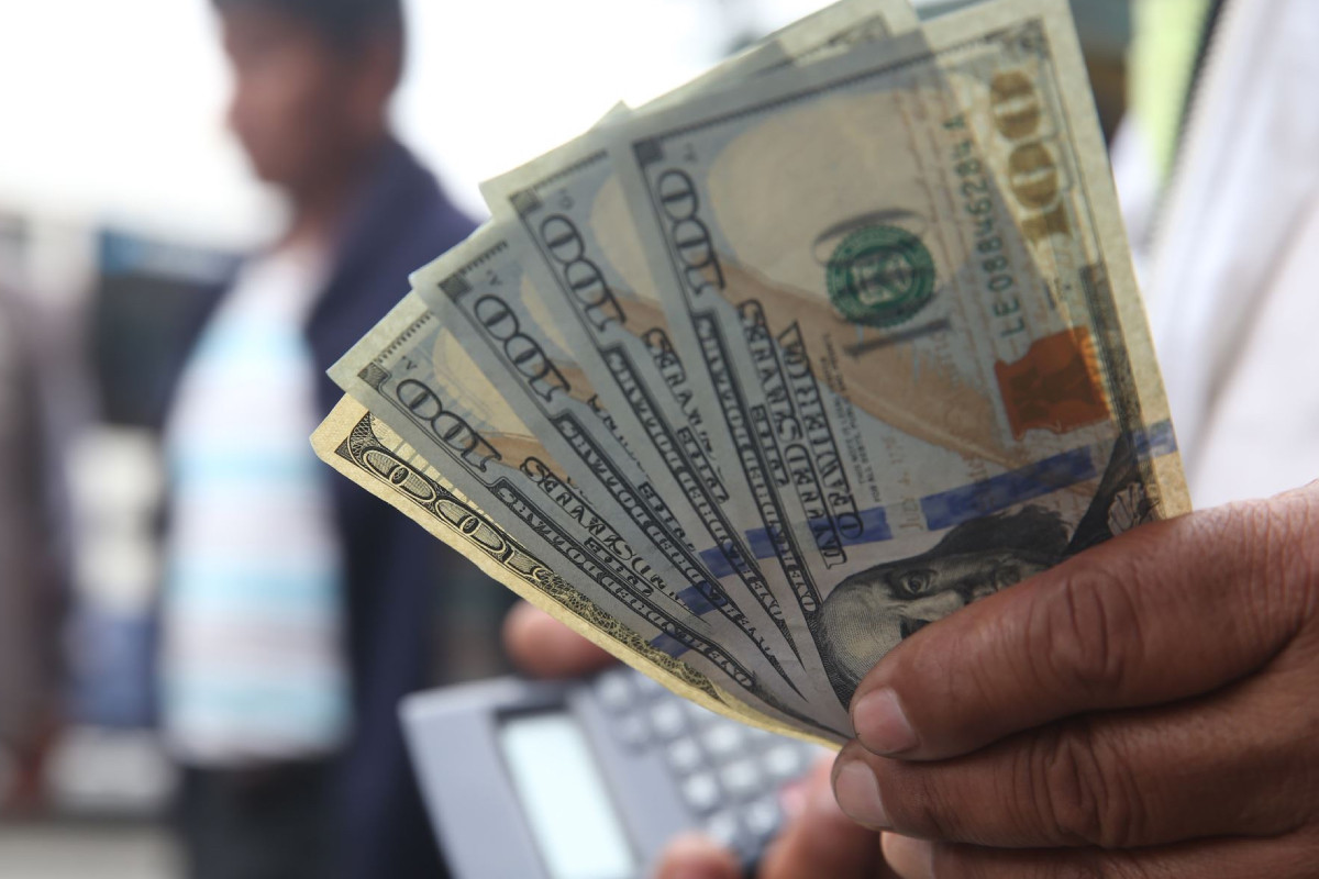 <p>Dólar tocó su menor nivel en más de seis años, pese a intervención del BCR</p>