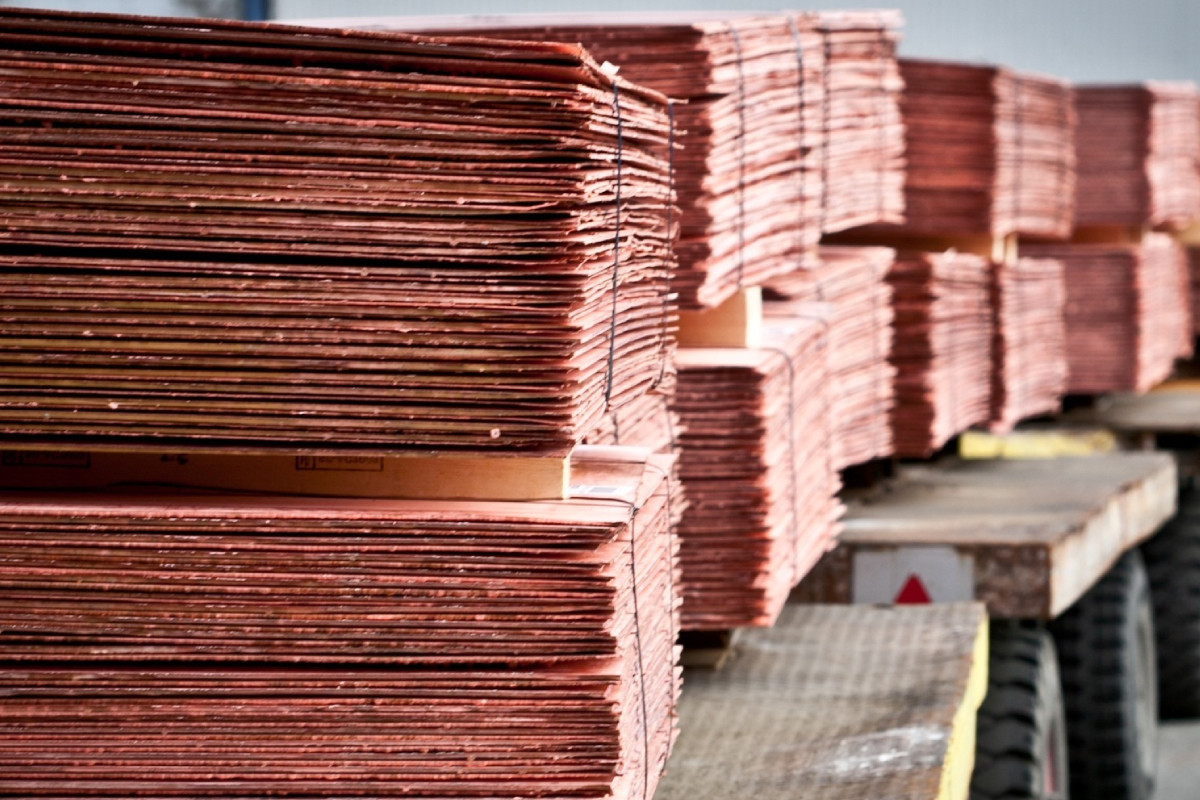 <p>Cobre y metales base retroceden por enfriamiento de la demanda china</p>
