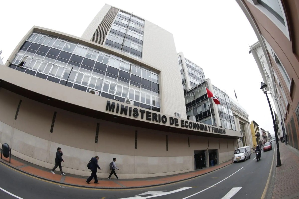 ipe-dos-de-cada-tres-economistas-dudan-que-se-alcance-la-meta-fiscal-de-18-del-pbi-en-2026