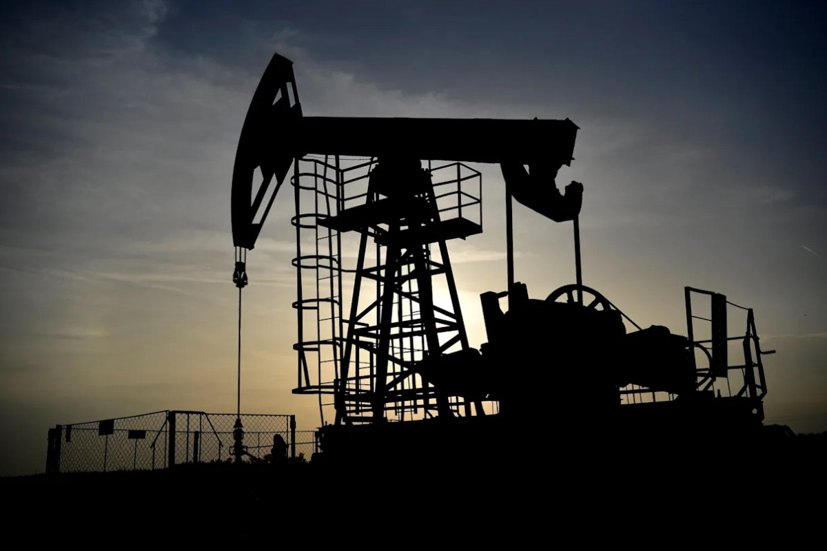 <p>Petróleo salta hasta 6% mientras la guerra en Oriente Medio vuelve a sacudir a los mercados</p>