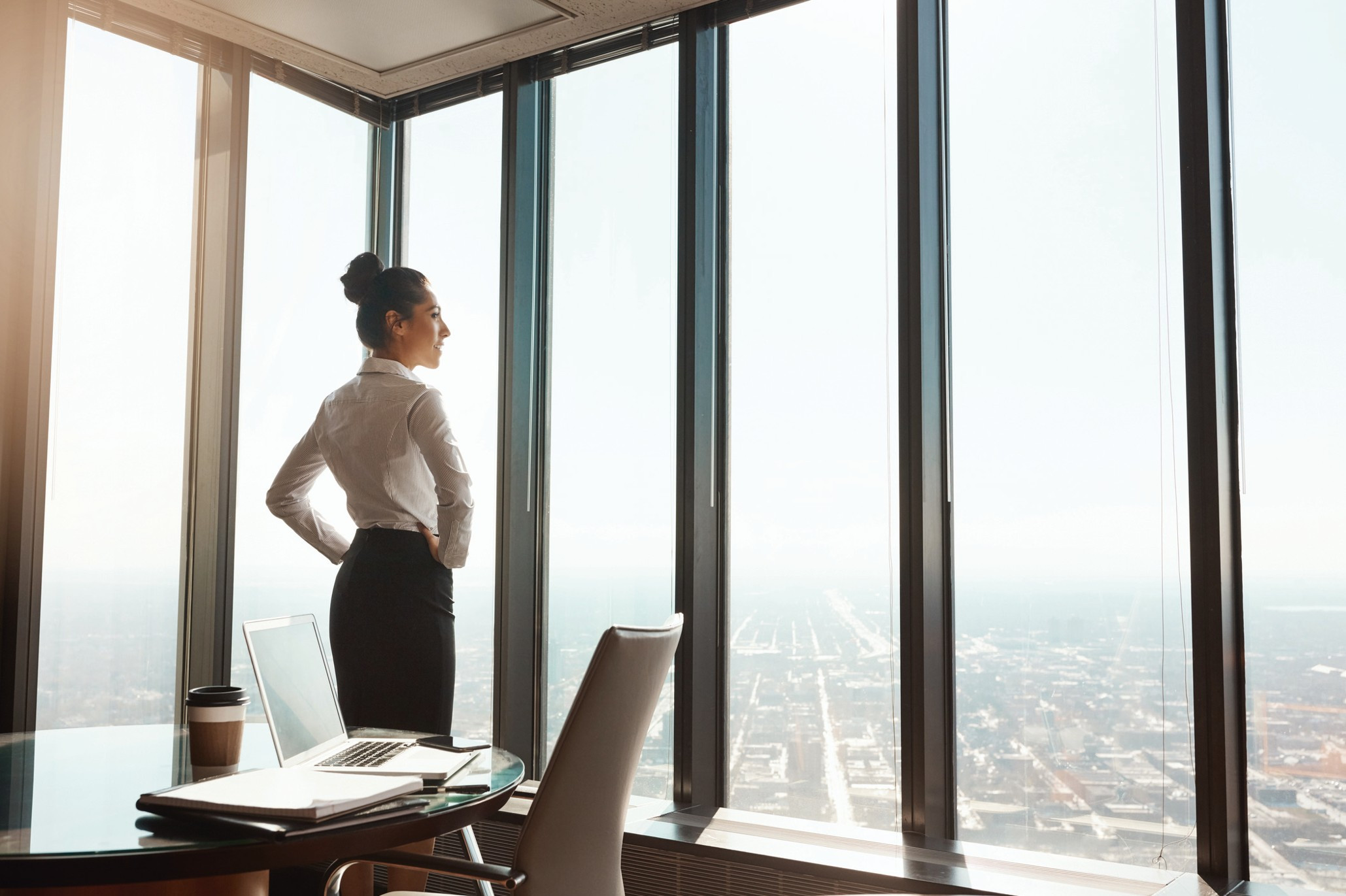 <p>La ‘ley del embudo’ en el <em>C-level</em>: el desafío pendiente del liderazgo femenino</p>