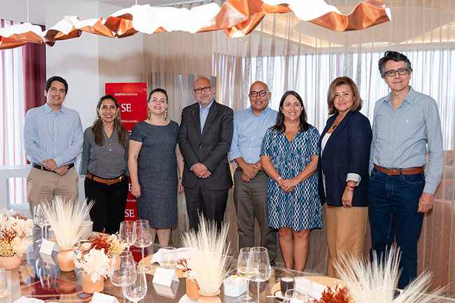 <p><span style="background-color: transparent; color: rgb(0, 0, 0);">Roundtable: construyendo desarrollo a base de confianza</span></p>