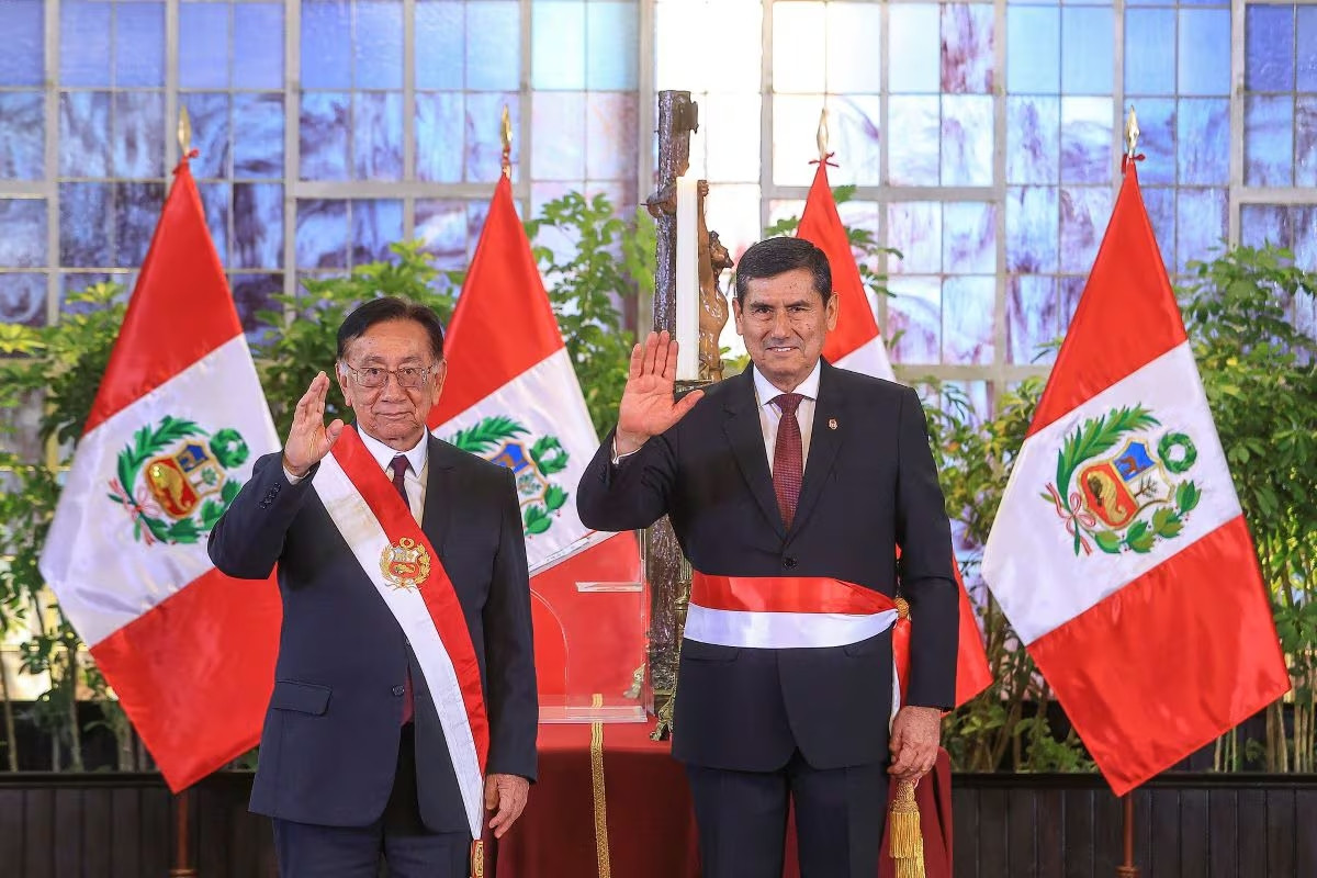 Luis Enrique Arroyo juró como nuevo primer ministro, en reemplazo de Denisse Miralles